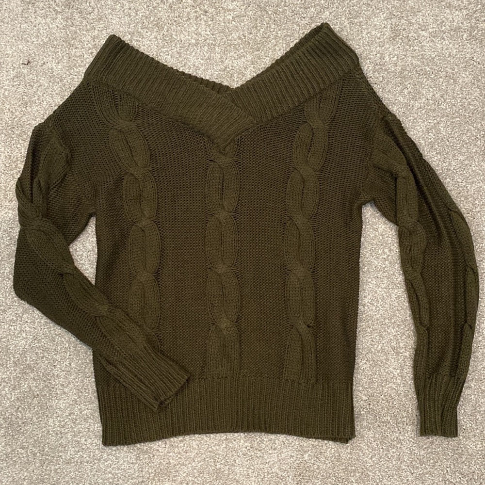 SUPER FLATTERING Emerald Off the Shoulder Sweater